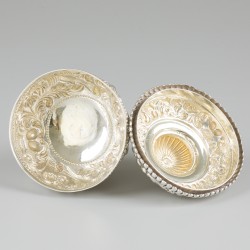 Roomkom met deksel (Sneek, Alle de Haas 1879-1966) zilver.