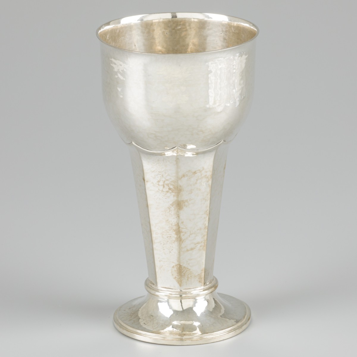 Bloemenvaas zilver.