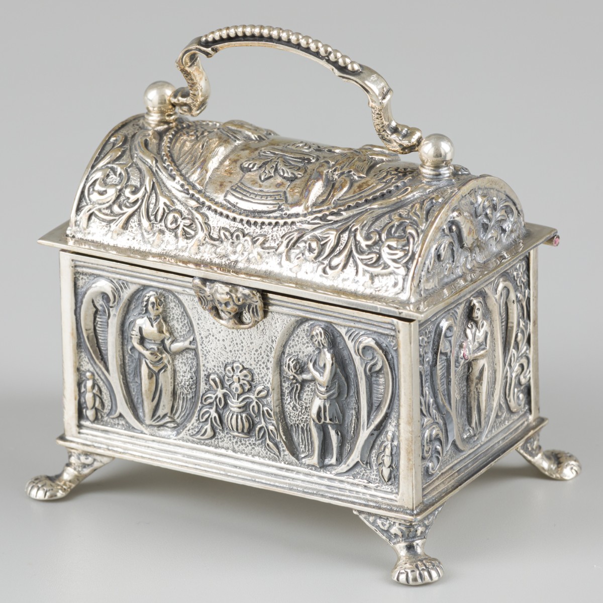Knottenkistje zilver.
