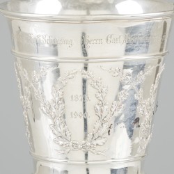 Herdenkingsbokaal / -vaas zilver.