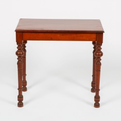 Een mahoniehouten bijzettafel, Engels, 20e eeuw.