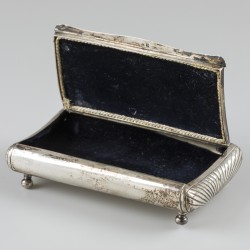 Theelepeldoos (1859) zilver.