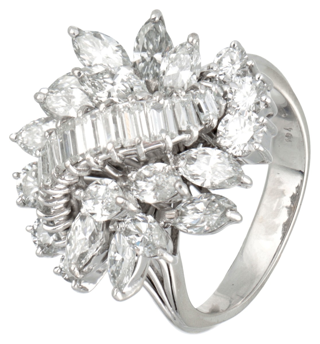 18 kt. Witgouden entourage ring bezet met ca. 3.62 ct. diamant.