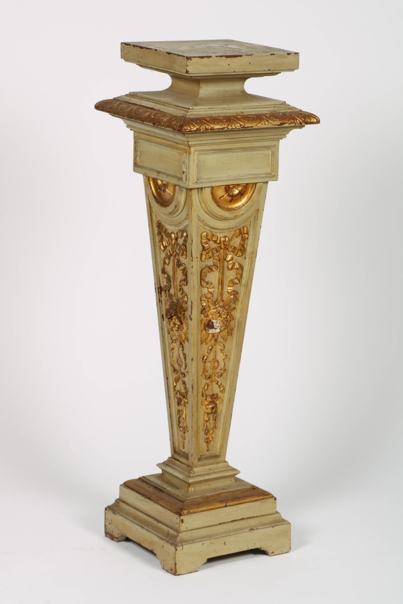 Een gestoken houten Louis XVI-stijl lacque piëdestal, Frans, eind 19e eeuw.