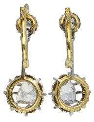 Antieke 14 kt. bicolor gouden oorbellen bezet met roosgeslepen diamant.