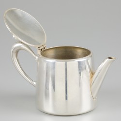 Theepot Christofle & broodmand Wiskemann verzilverd.