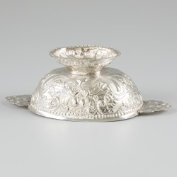 Brandewijnkom (Nederland, Sneek, Wieger Cornelisz Schreuder 1745) zilver.
