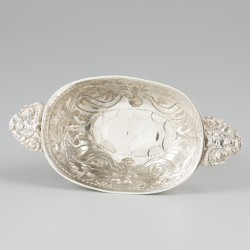 Brandewijnkom (Nederland, Sneek, Wieger Cornelisz Schreuder 1745) zilver.