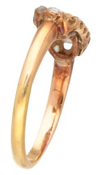 Antieke 18 kt. geelgouden ring bezet met roos geslepen diamant en natuurlijke robijn.