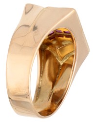 14 kt. Geelgouden retro tank ring bezet met diamant en robijn in witgoud.