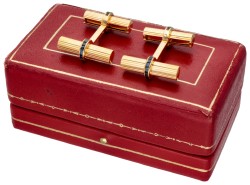 Vintage Cartier 18 kt. geelgouden bar manchetknopen bezet met saffier.