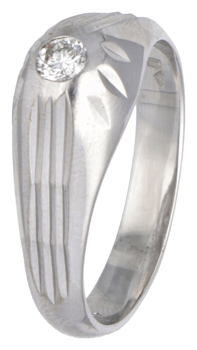 18 kt. Witgouden ring bezet met ca. 0.11 ct. diamant.