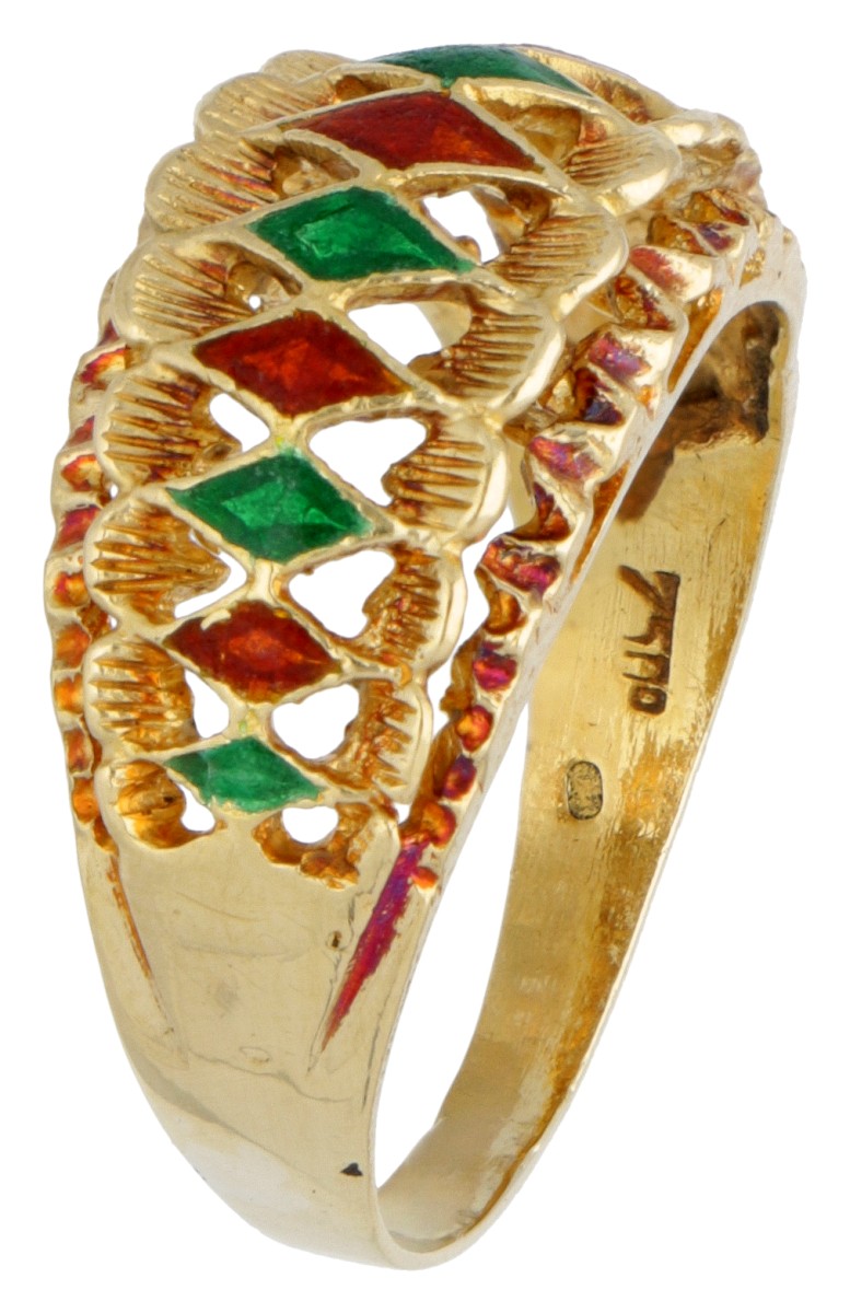 18 kt. Geelgouden ring bezet met groene en oranje emaille.