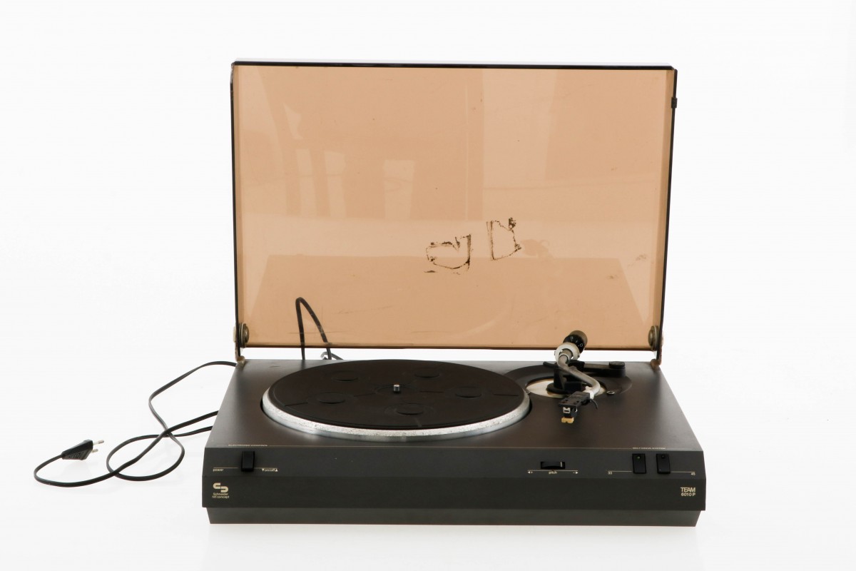 Een lot van (2) LP (Langspeelplaat) -spelers, 20e eeuw.
