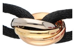Cartier 18 kt. tricolor gouden 'Trinity' armband met een zwart koord.