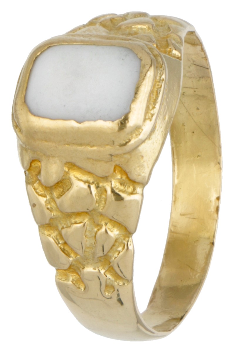 18 kt. Geelgouden ring bezet met een witte steen.