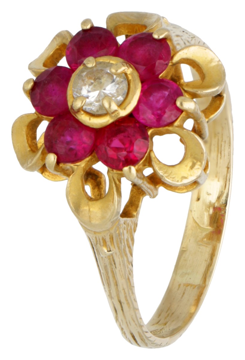 18 kt. Geelgouden ring bezet met ca. 1.02 ct. robijn.