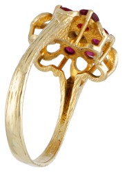 18 kt. Geelgouden ring bezet met ca. 1.02 ct. robijn.