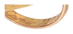 Cartier 18 kt. tricolor gouden 'Trinity' armband met een beige koord.
