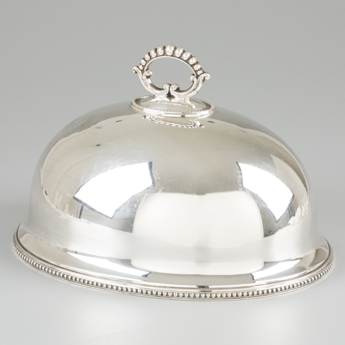 Cloche verzilverd.