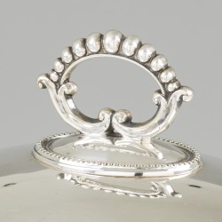 Cloche verzilverd.