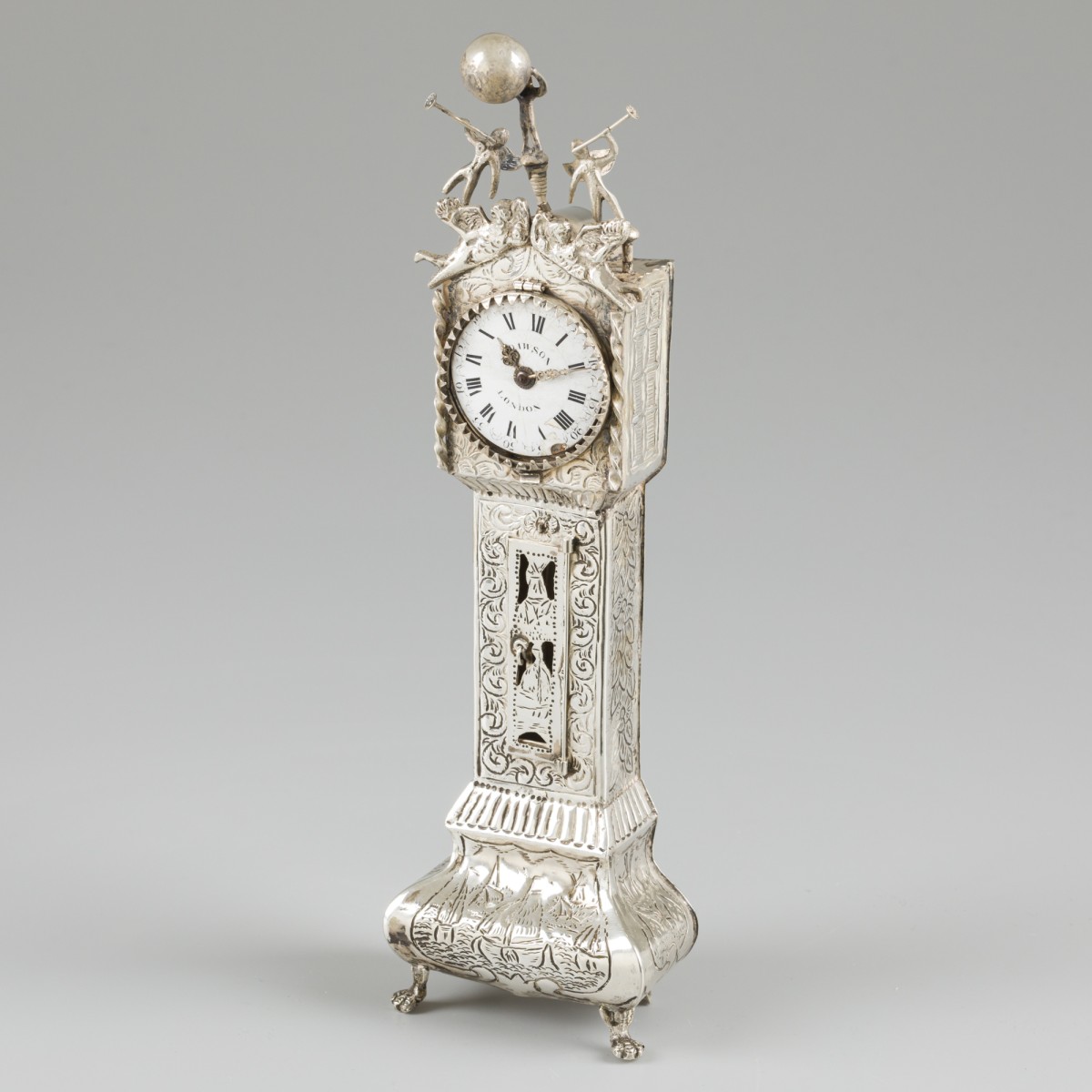 Miniatuur staand horloge zilver.