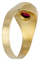 18 kt. Geelgouden ring bezet met ca. 2.04 ct. synthetische robijn.