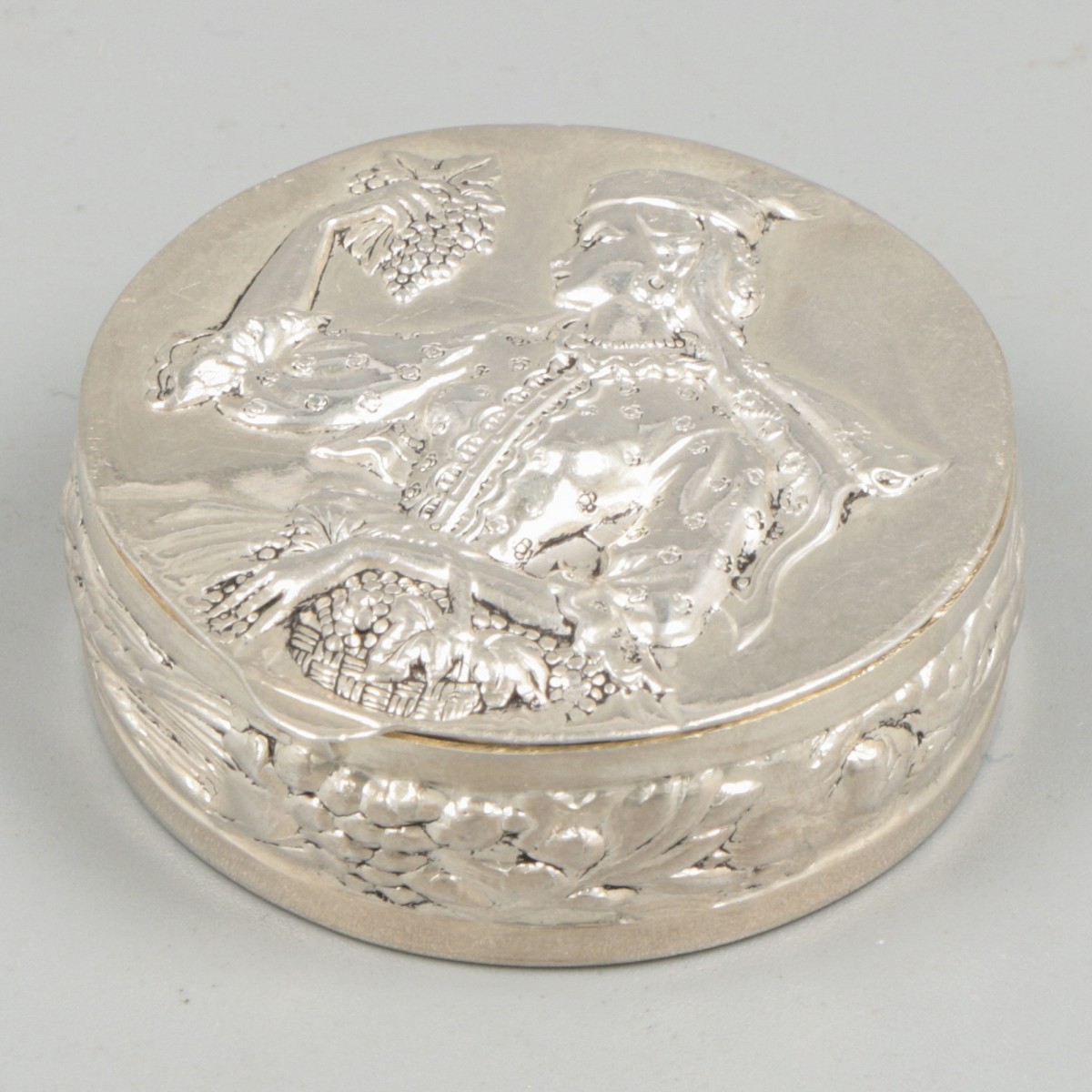 Pepermuntdoosje zilver.
