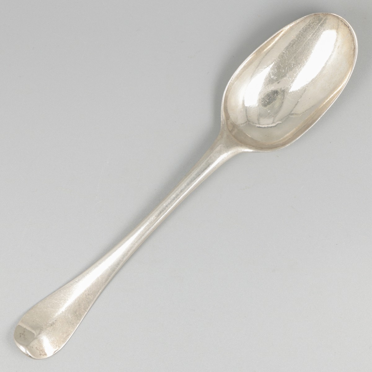 Dinerlepel (Amsterdam, Cornelis Hilberts 1710-1759) zilver.