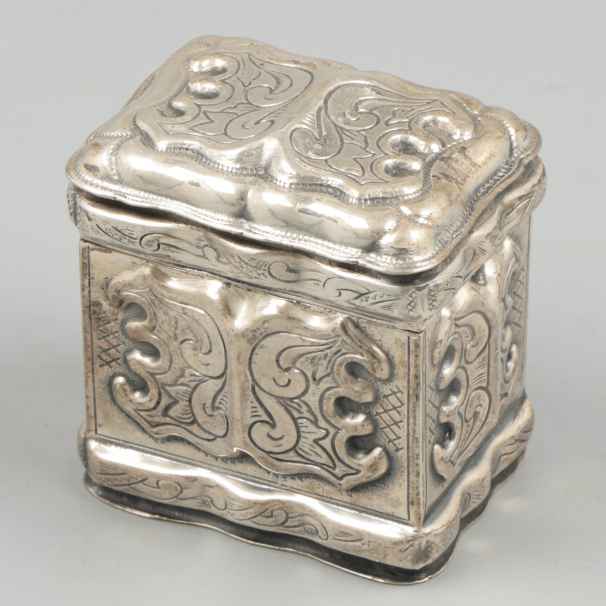 Lodereindoosje zilver.