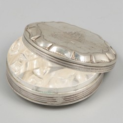 Pepermuntdoosje zilver.