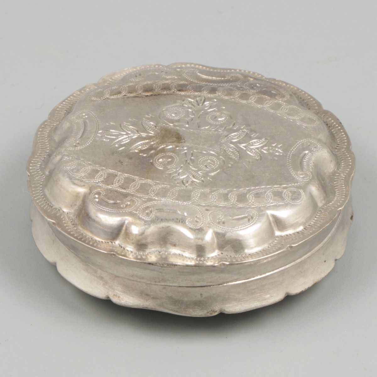 Pepermuntdoosje zilver.