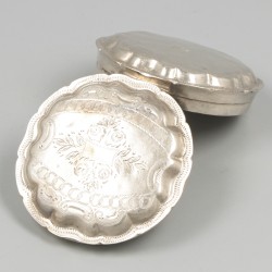 Pepermuntdoosje zilver.