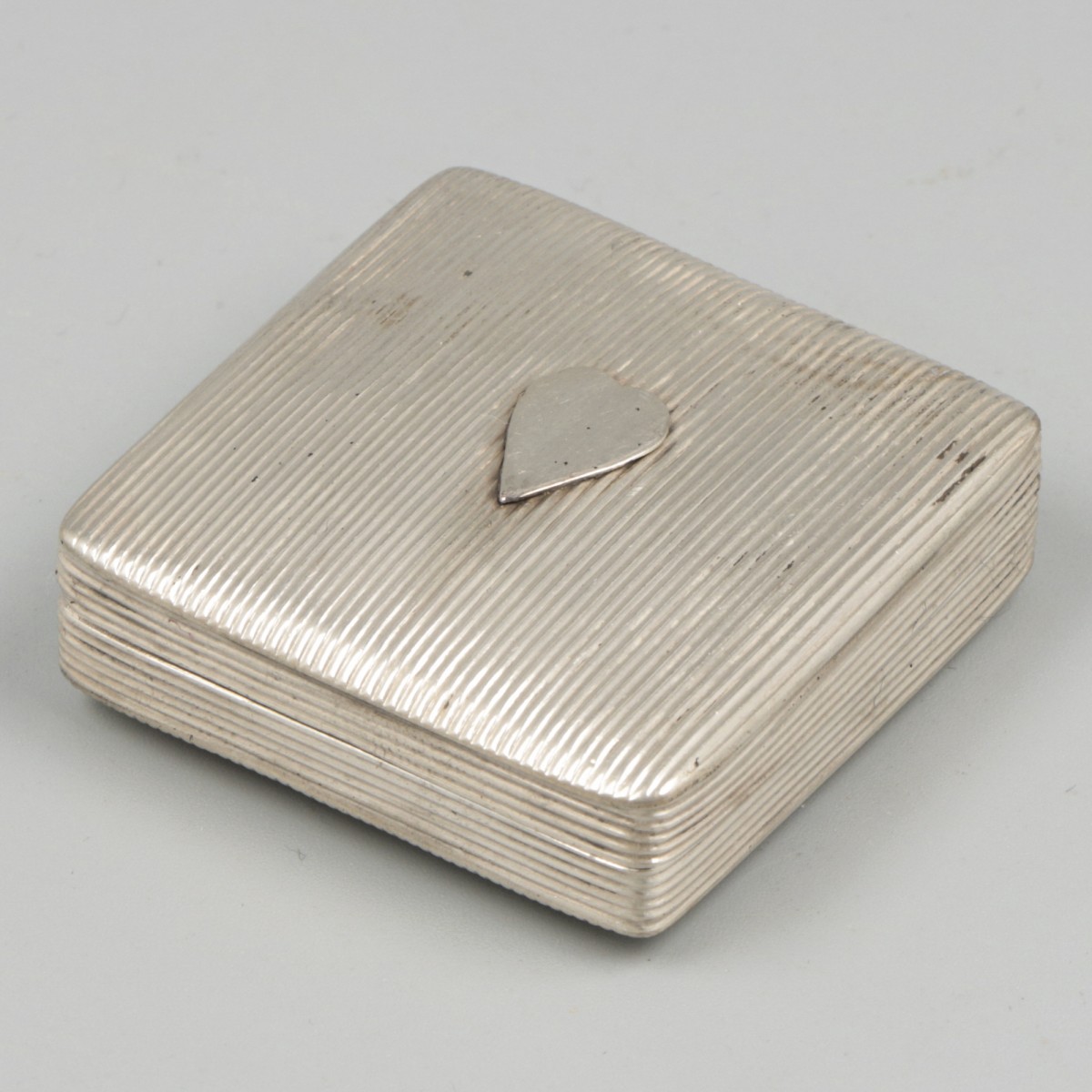 Pepermuntdoosje zilver.