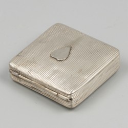 Pepermuntdoosje zilver.