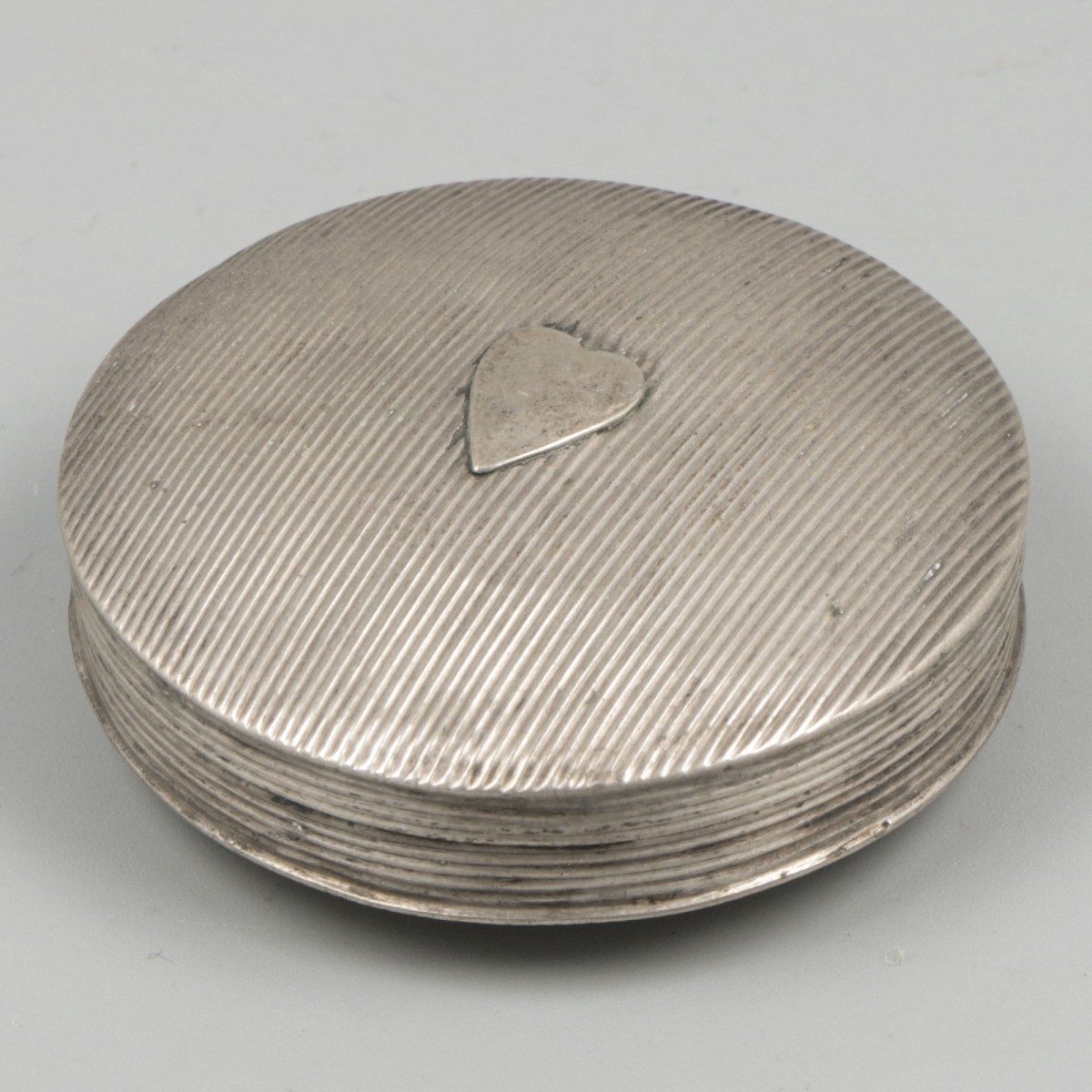 Pepermuntdoosje zilver.