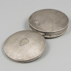 Pepermuntdoosje zilver.