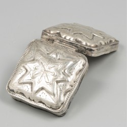 Pepermuntdoosje zilver.