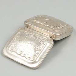 Pepermuntdoosje zilver.