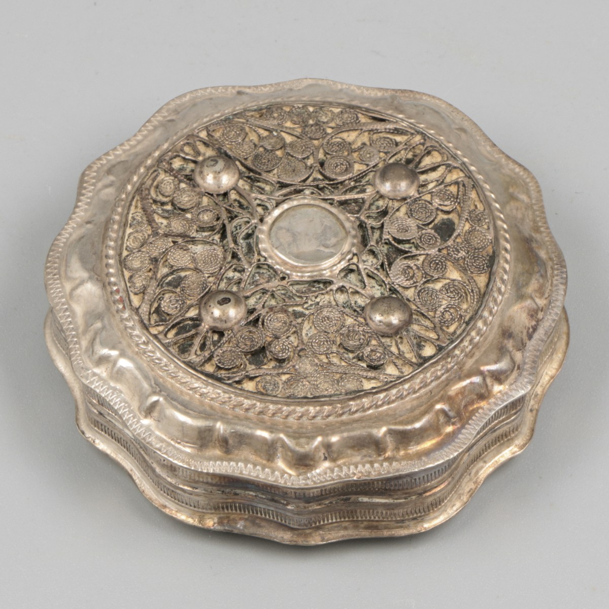 Pepermuntdoosje zilver.