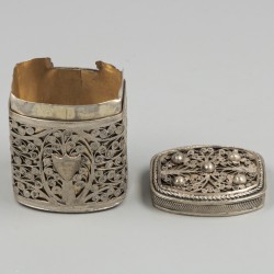 Lodereindoosje zilver.