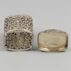 Lodereindoosje zilver.