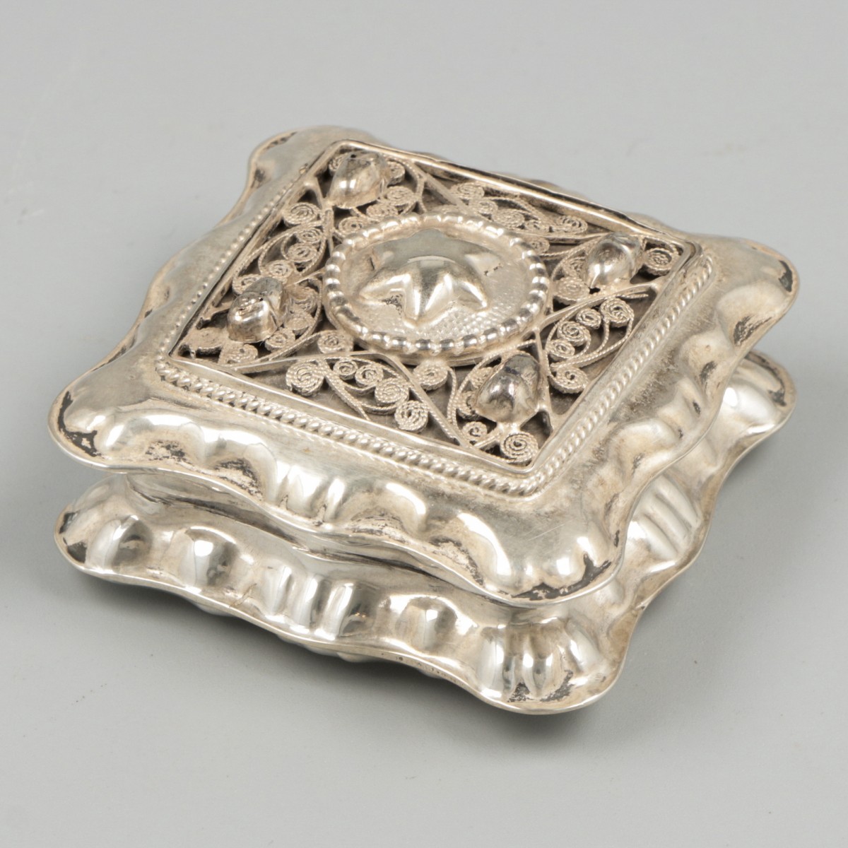 Pepermuntdoosje zilver.