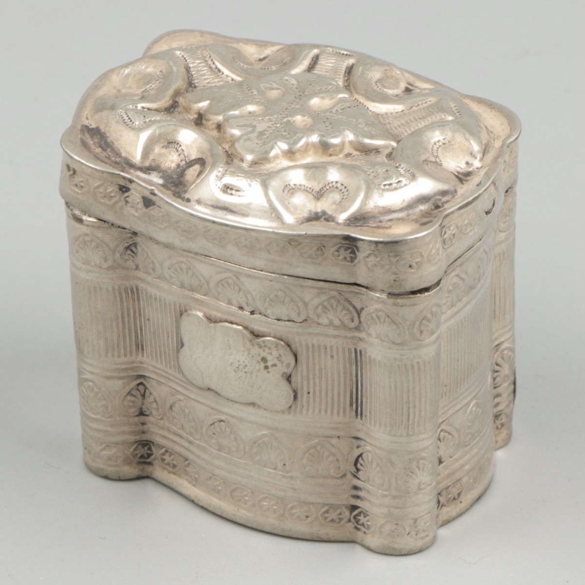 Lodereindoosje zilver.