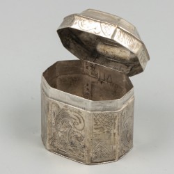 Lodereindoosje zilver.