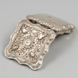 Pepermuntdoosje zilver.