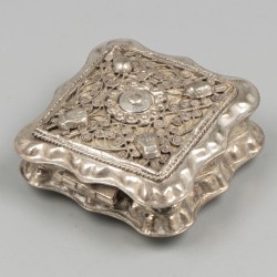 Pepermuntdoosje zilver.