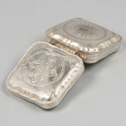 Pepermuntdoosje zilver.