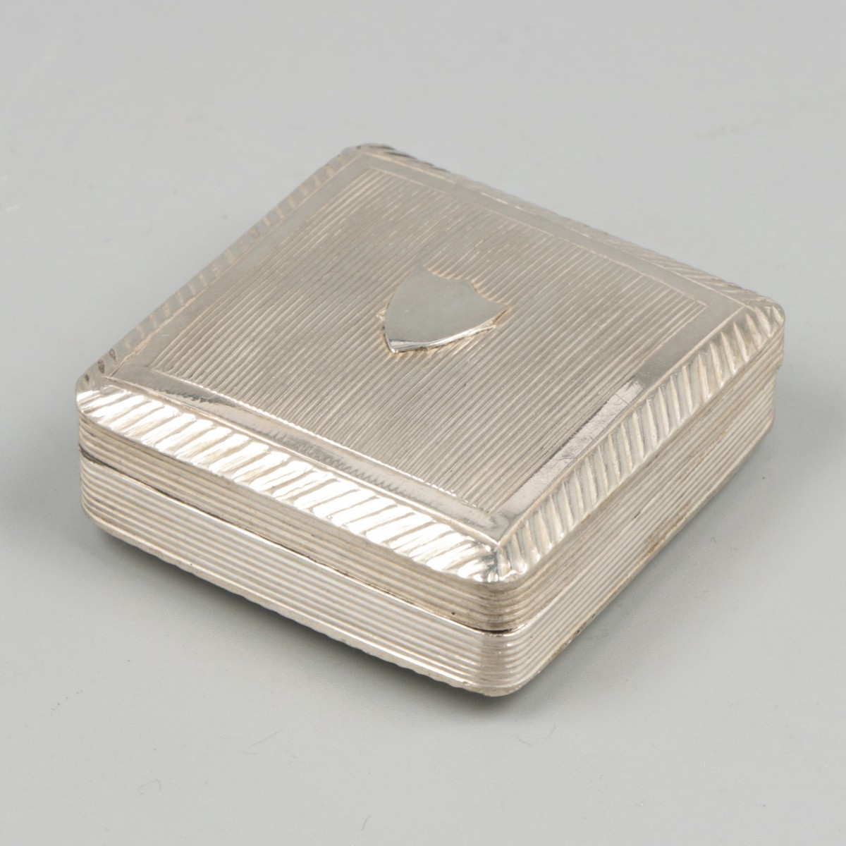 Pepermuntdoosje zilver.