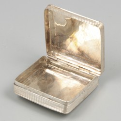 Pepermuntdoosje zilver.